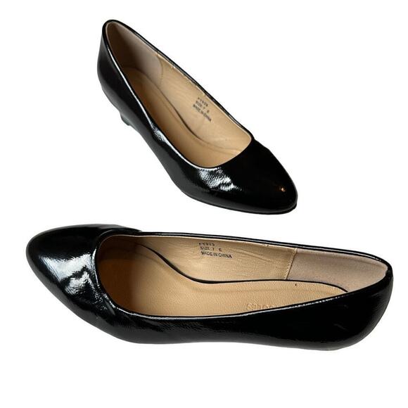 Heavenly Soles Black Patent Faux Leather Pointed Toe Small Heel Wedges Size 9 - Picture 1 of 12